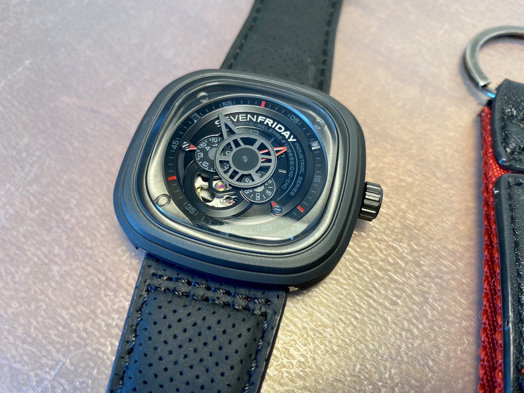 Sevenfriday Horloge P3/01 Here - Luxury Watch Winder recensie en prijs
