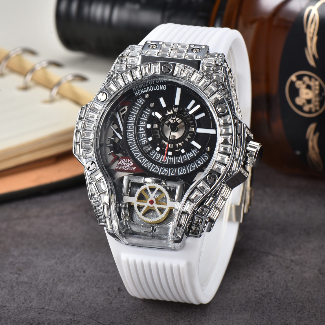 Volledige diamanten behuizing  - Luxury Watch With Rubber Strap recensie en prijs