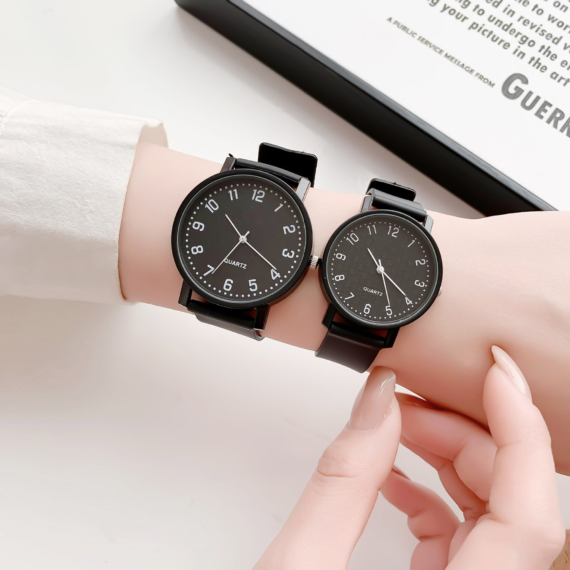 Eenvoudige zwarte horloge quar - Luxury Watch Female recensie en prijs