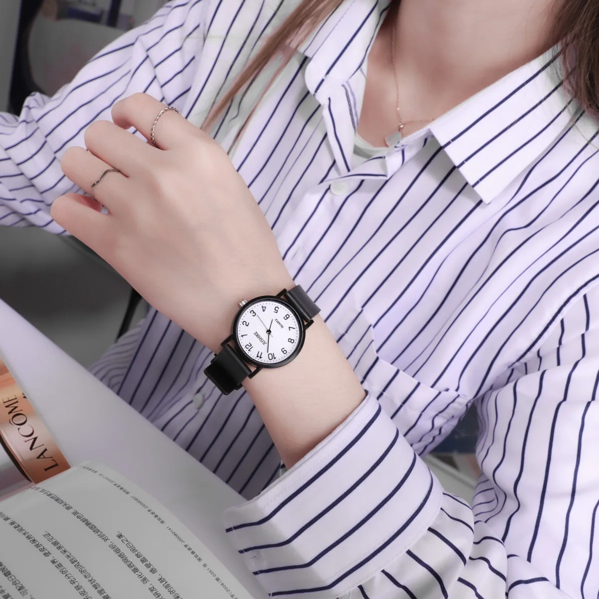 Eenvoudige zwarte horloge quar - Luxury Watch Female recensie en prijs